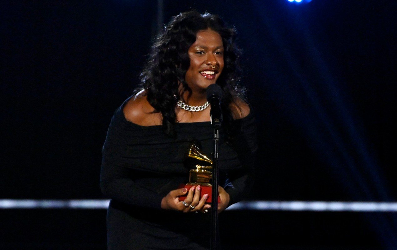 Liniker, la primera artista negra trans en ganar un Latin Grammy